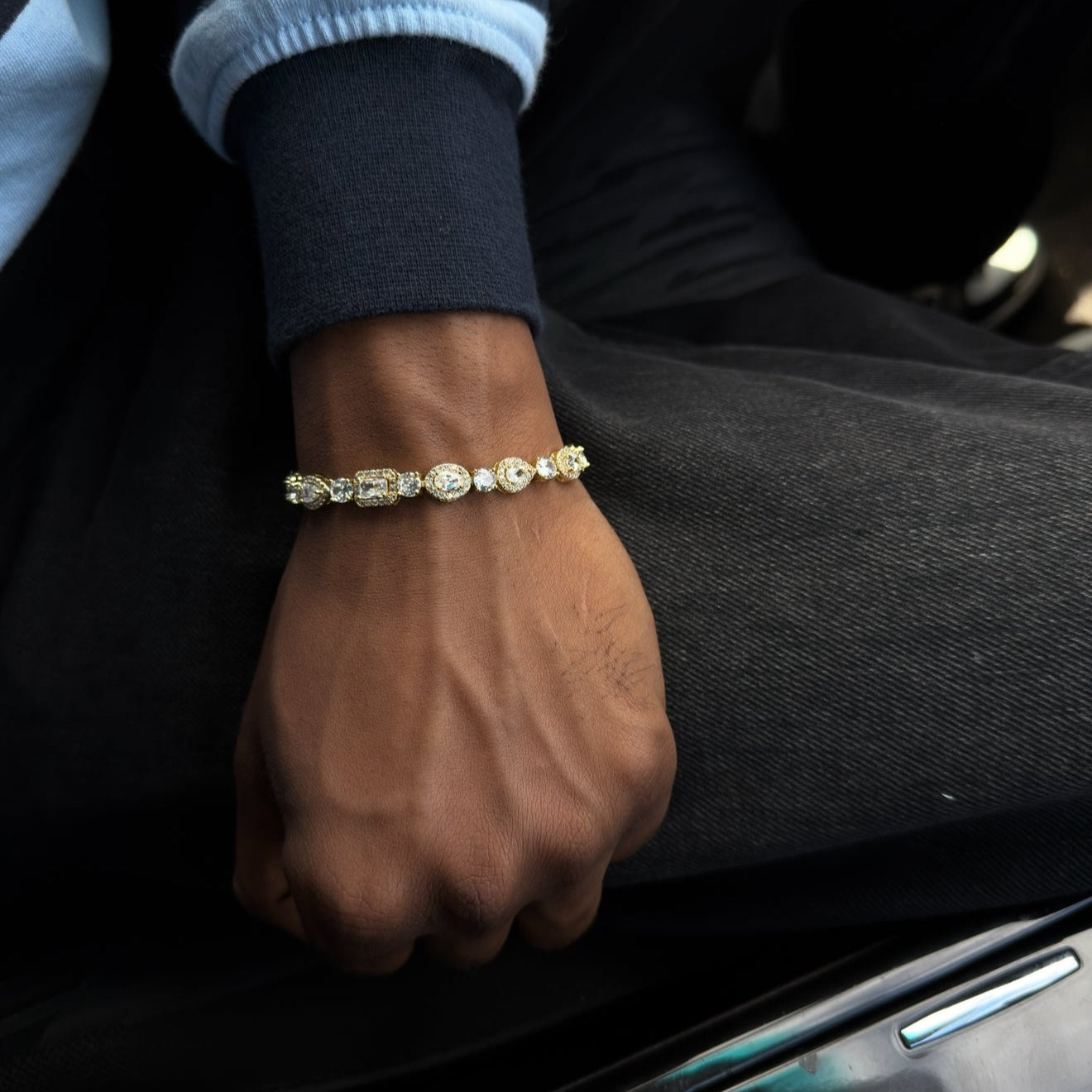 Armband mit mehreren Steinen