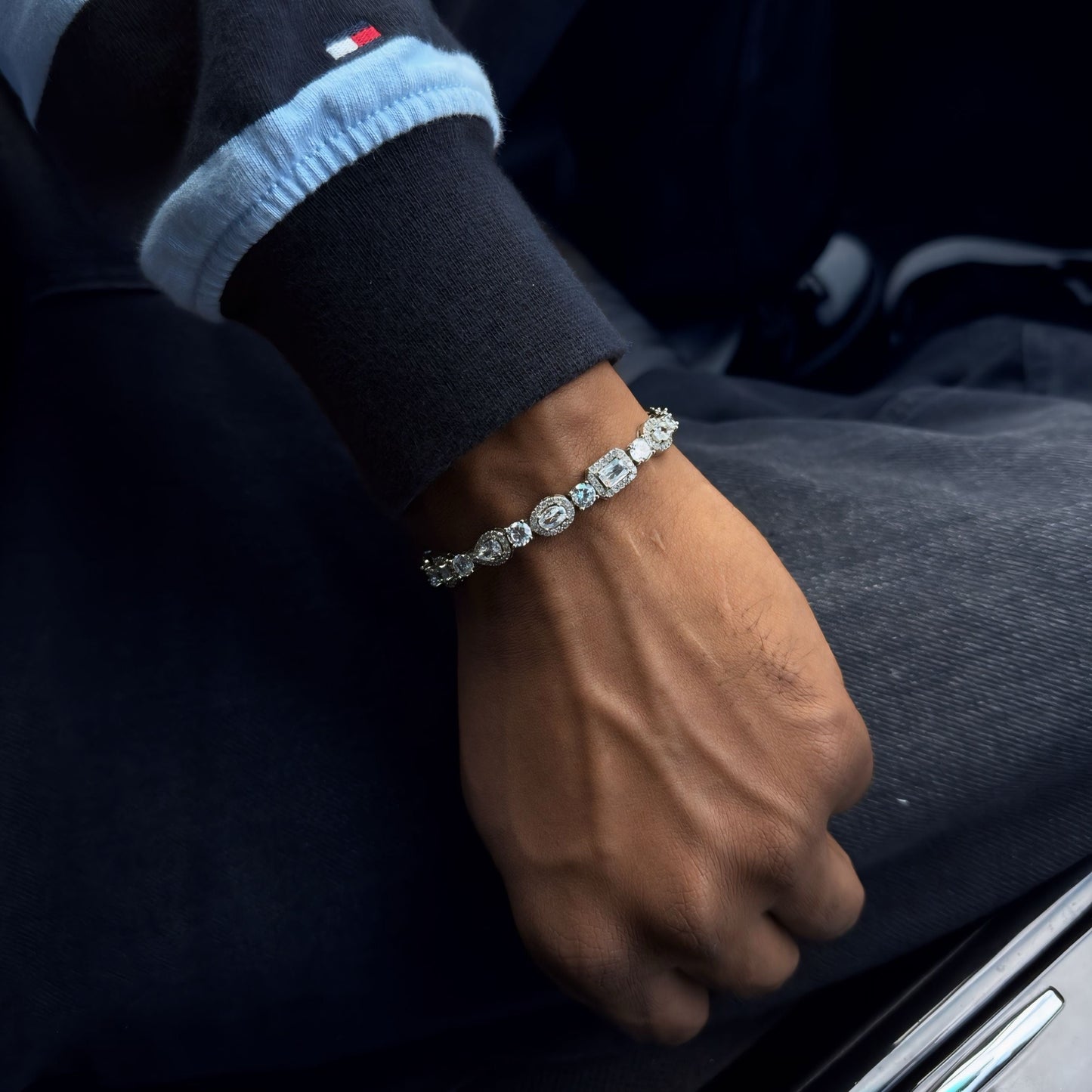 Armband mit mehreren Steinen