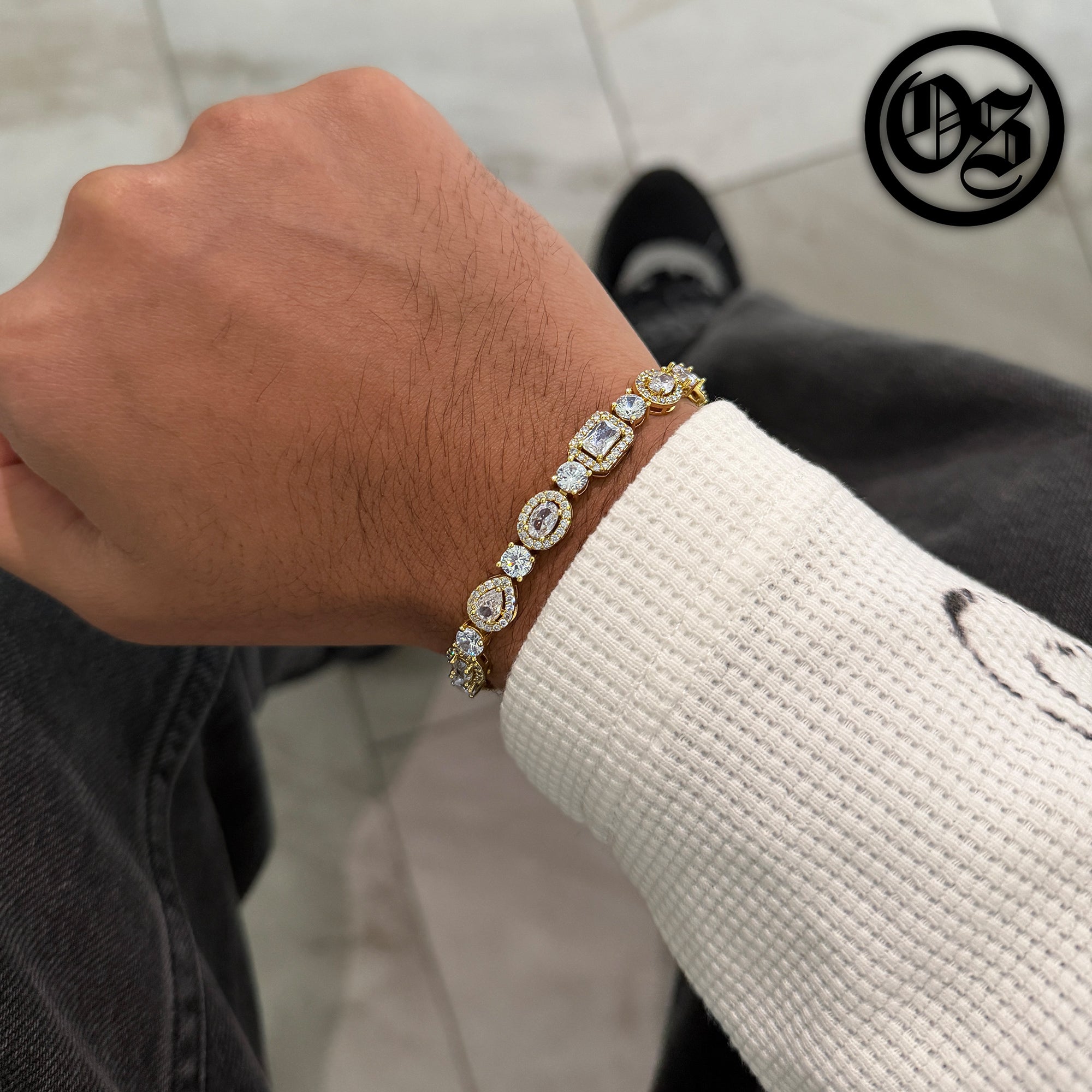 Armband mit mehreren Steinen
