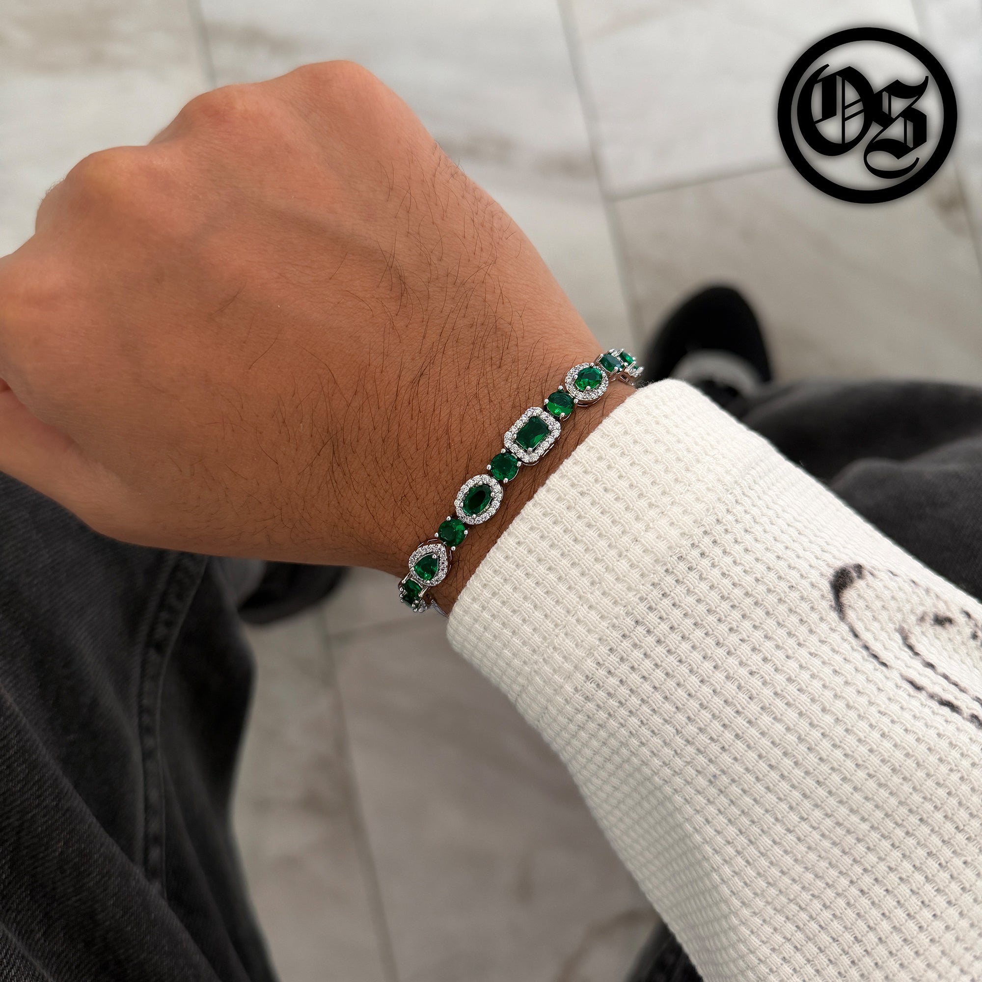 Armband mit mehreren Steinen
