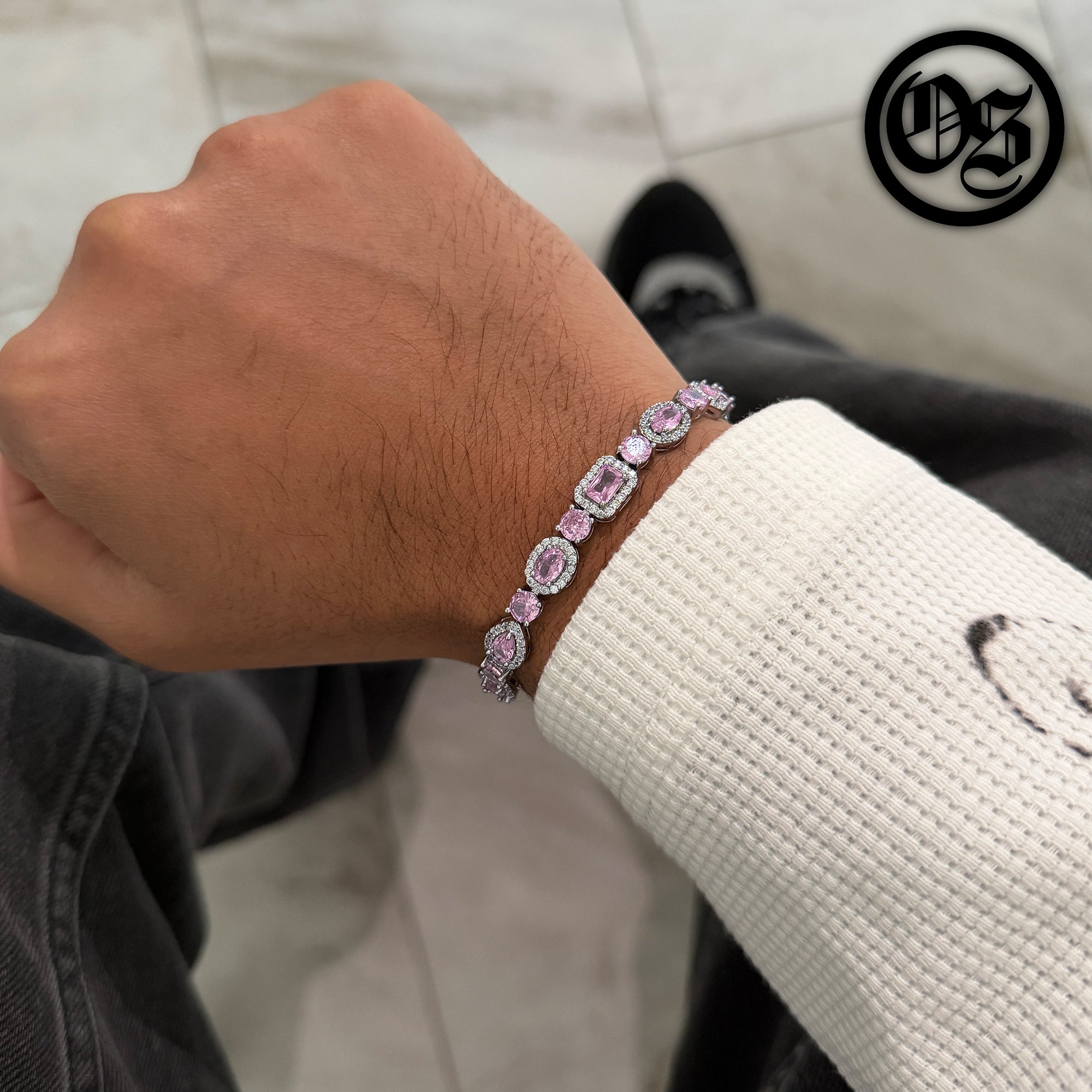Armband mit mehreren Steinen