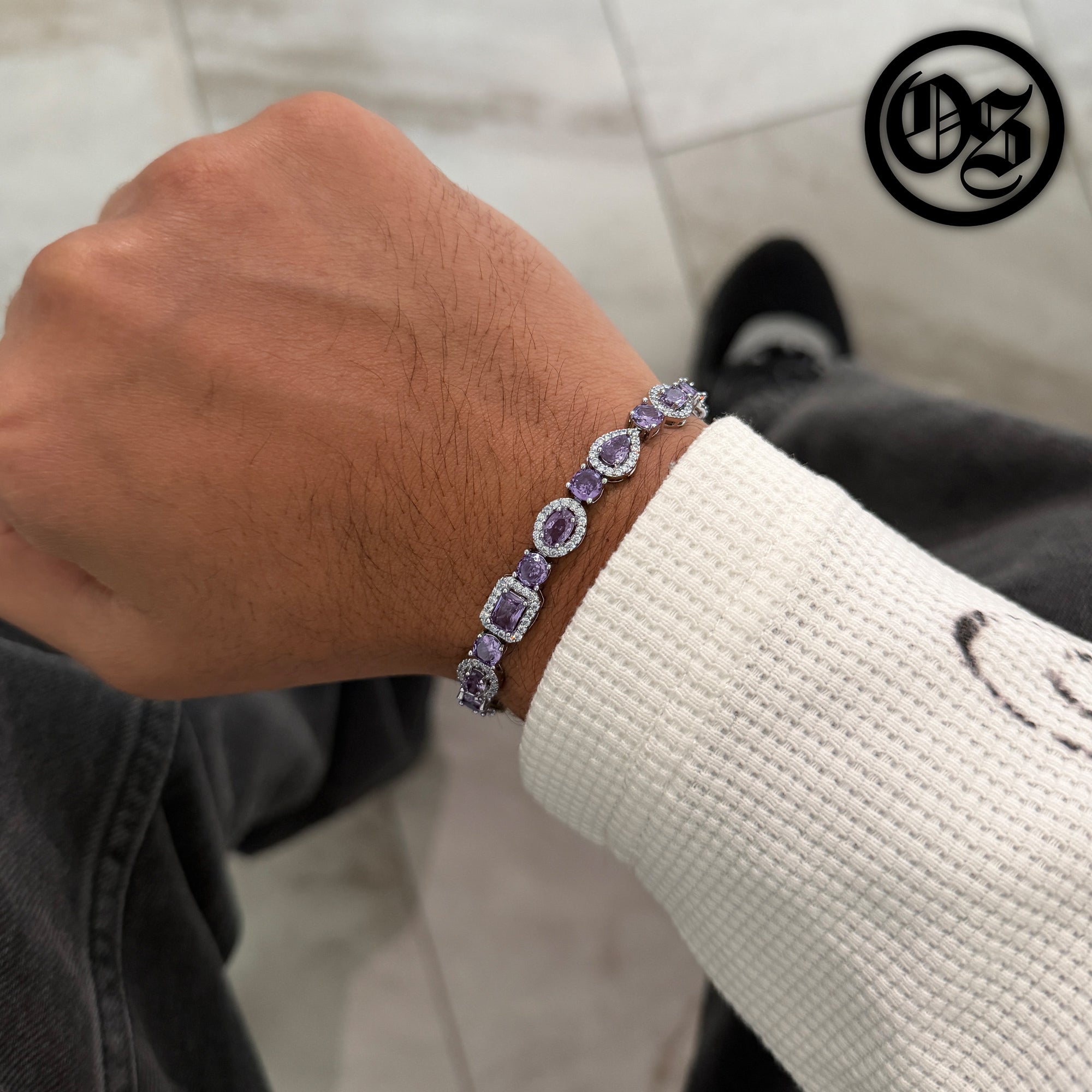 Armband mit mehreren Steinen