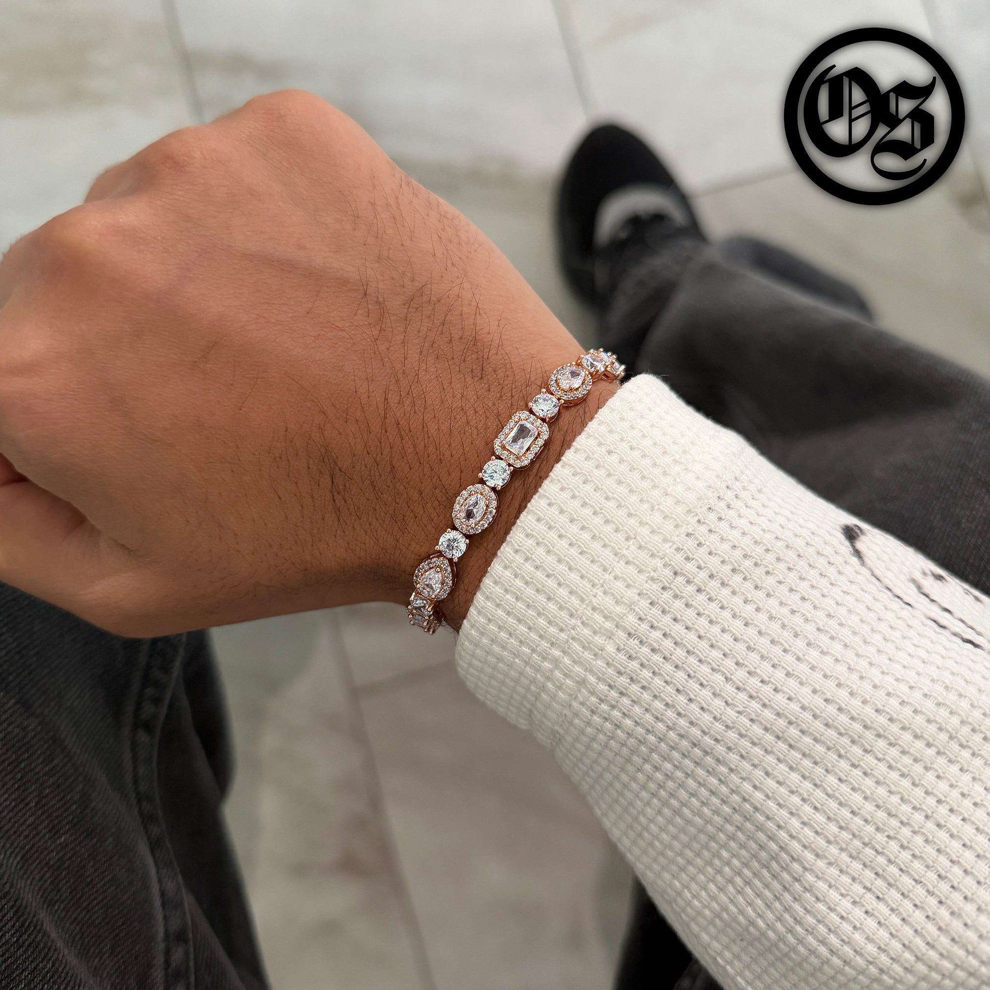 Armband mit mehreren Steinen