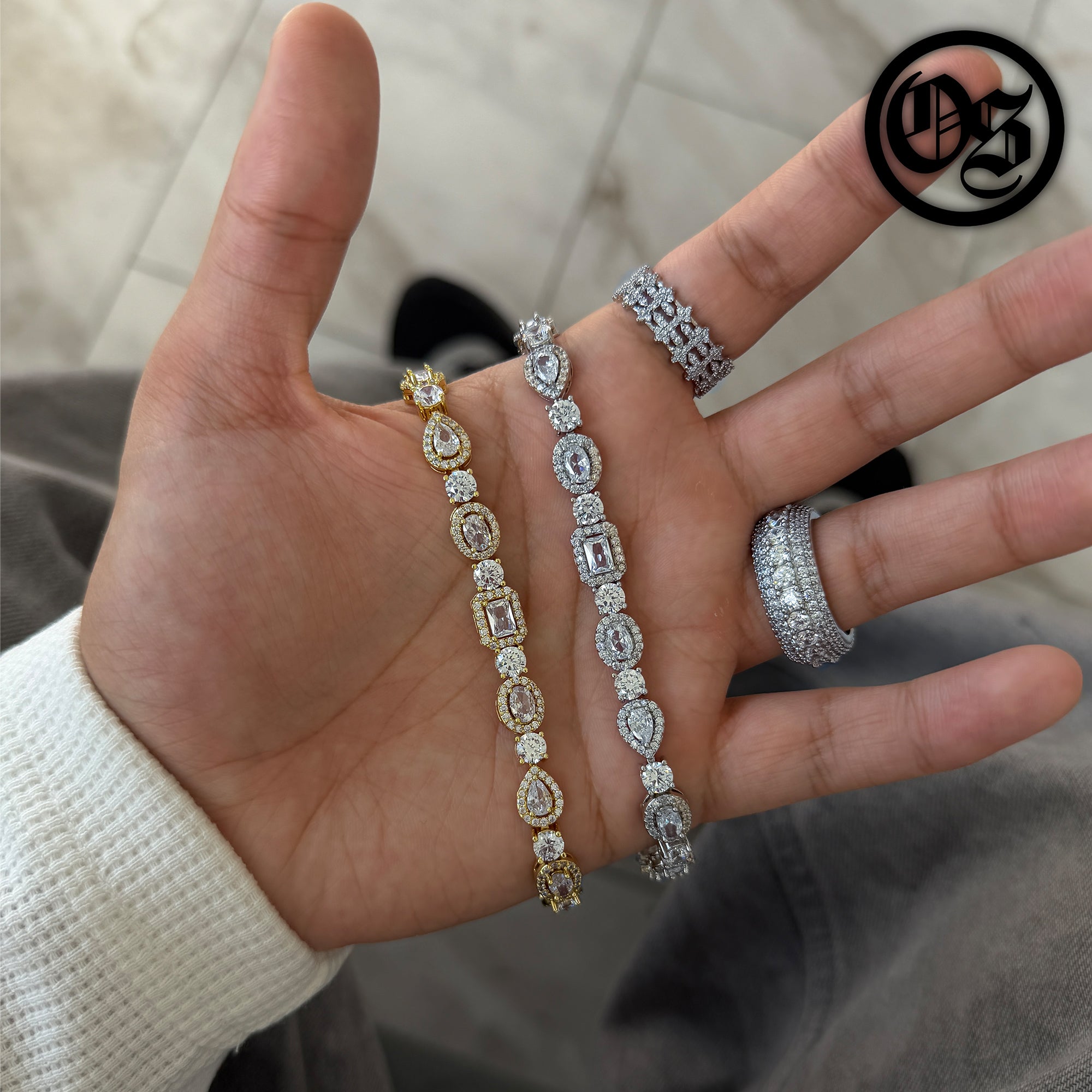 Armband mit mehreren Steinen