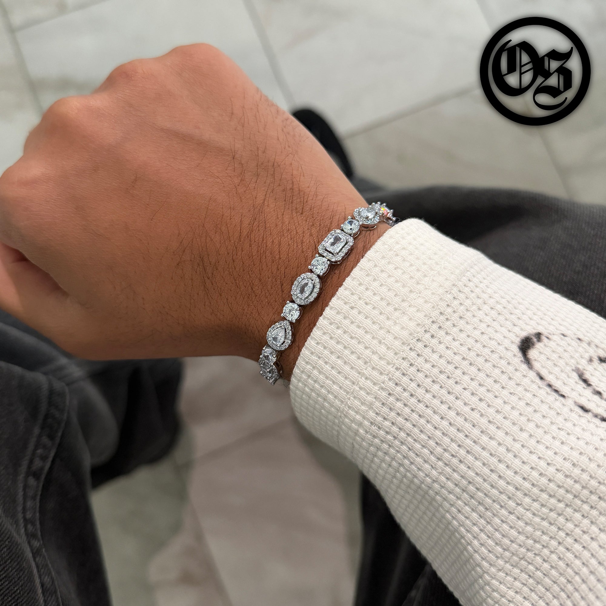 Armband mit mehreren Steinen