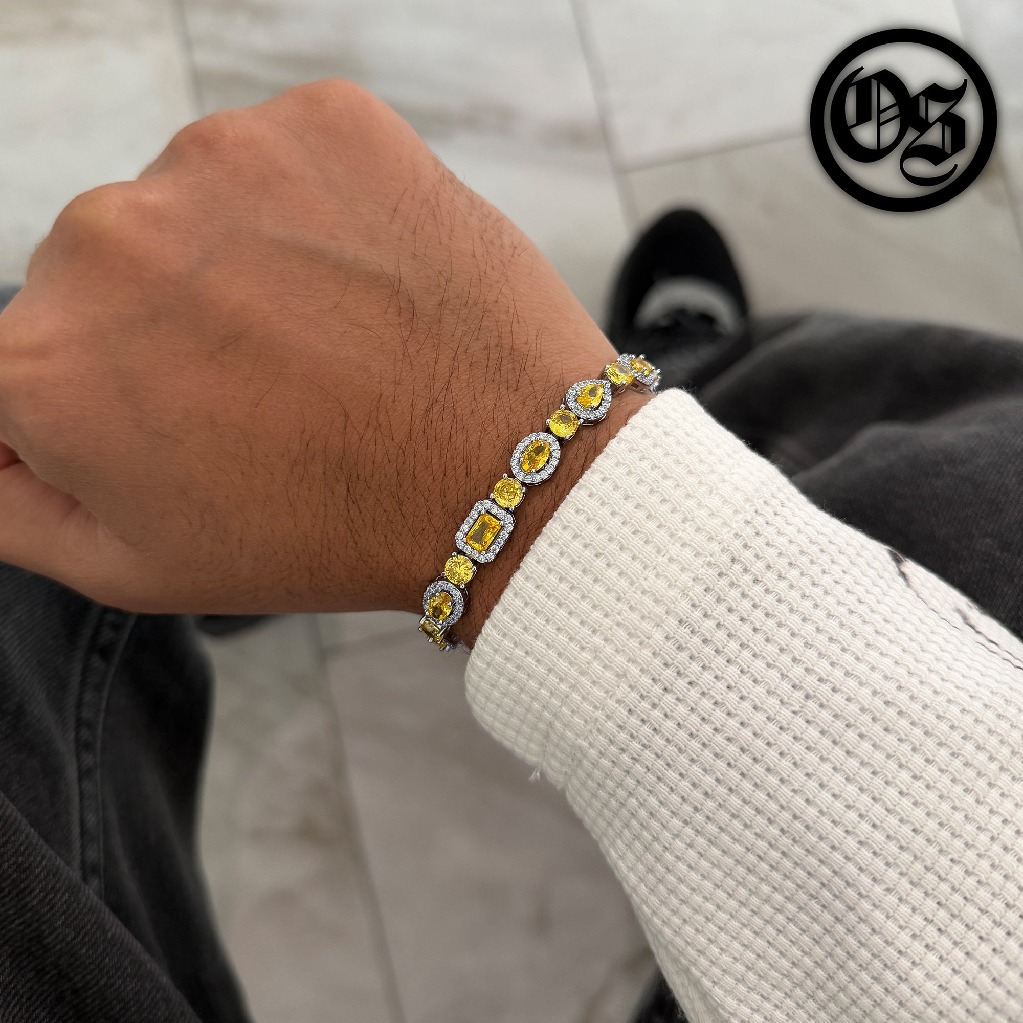 Armband mit mehreren Steinen