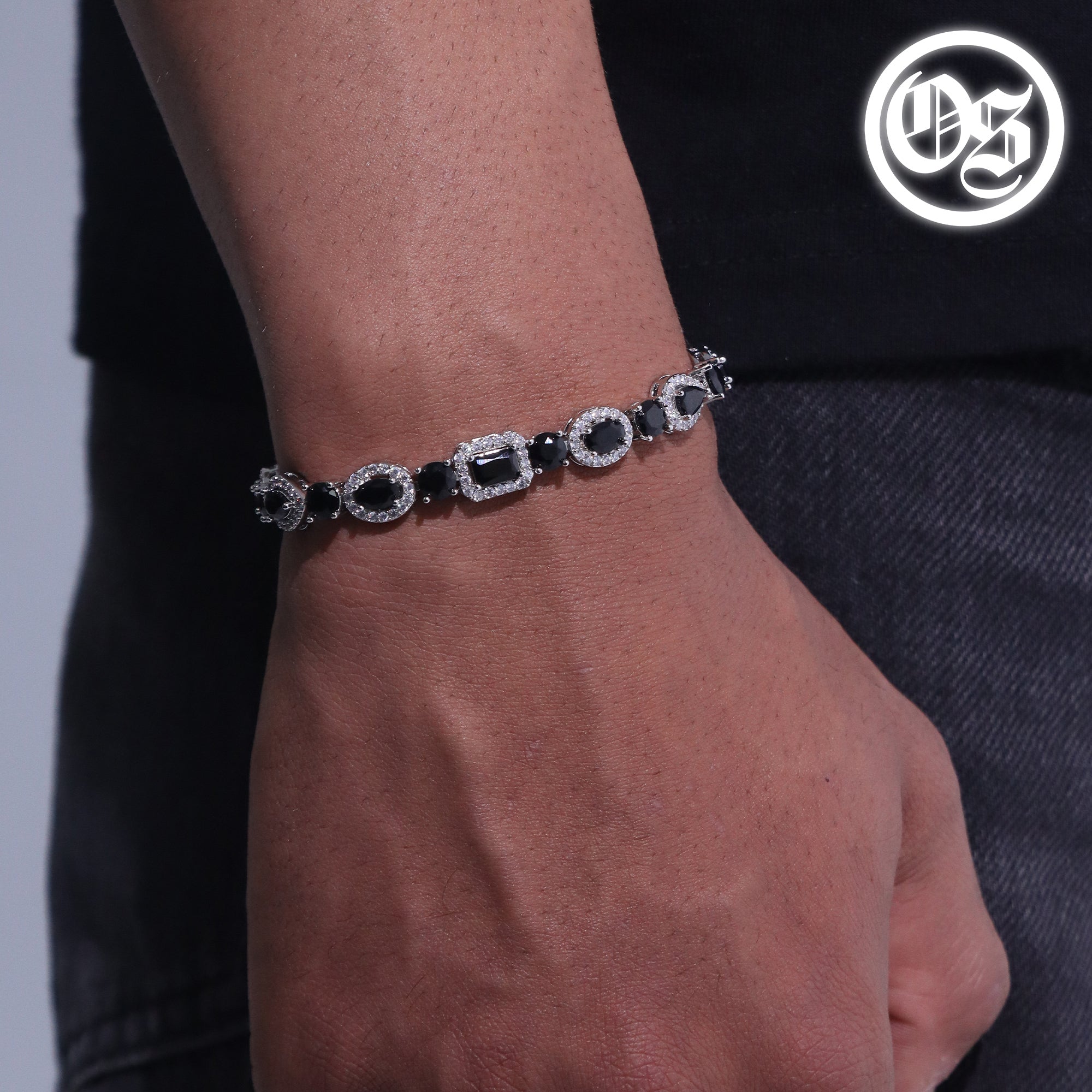 Armband mit mehreren Steinen