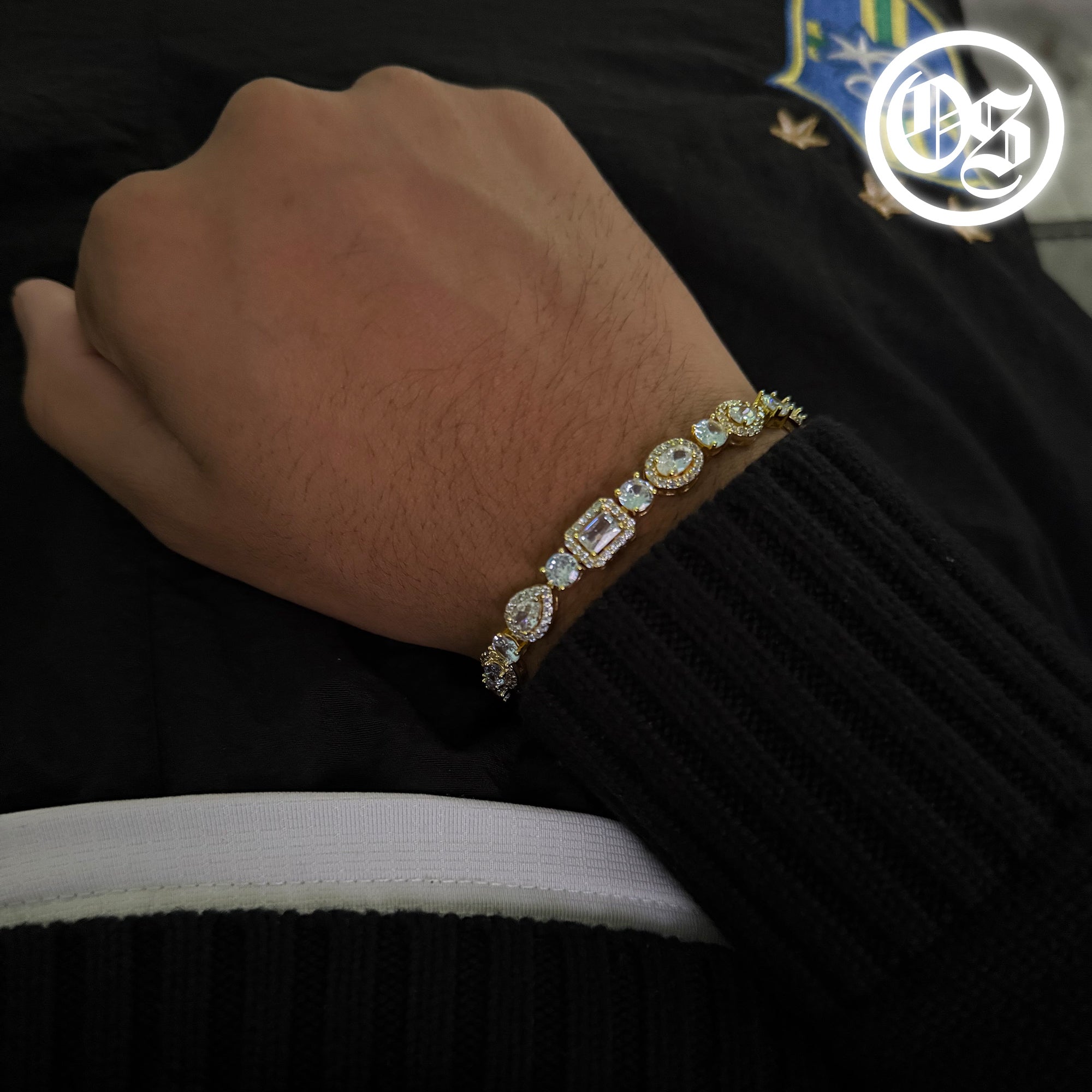 Armband mit mehreren Steinen