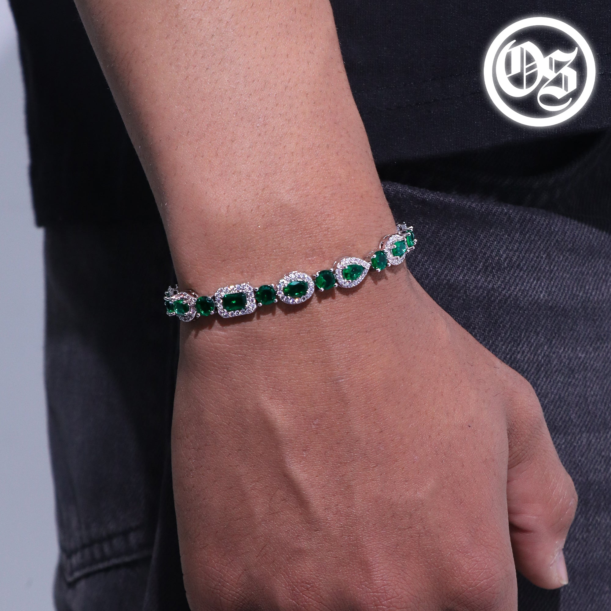 Armband mit mehreren Steinen