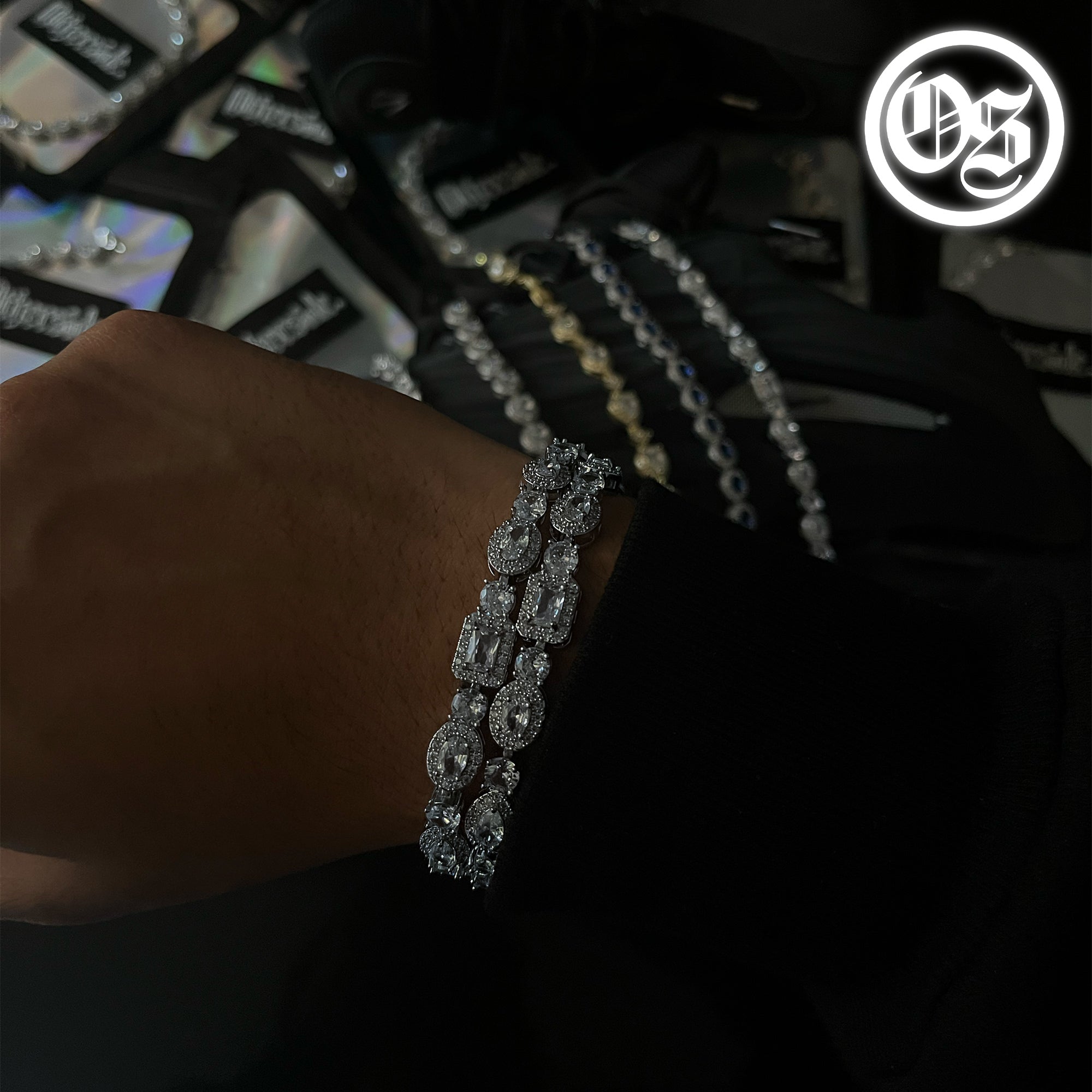 Armband mit mehreren Steinen