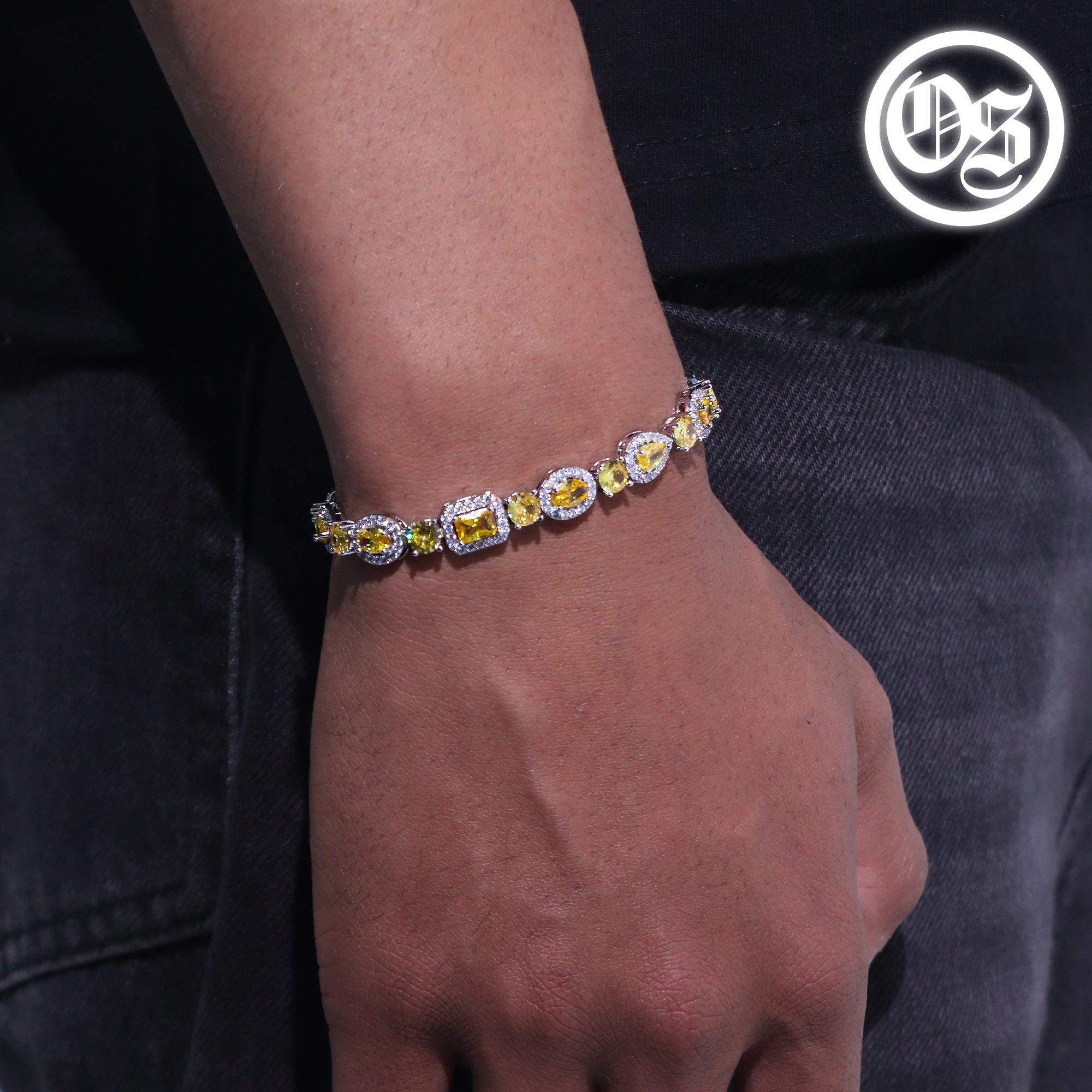 Armband mit mehreren Steinen